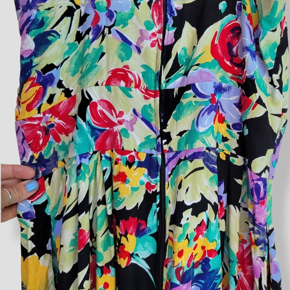 RARE VINTAGE 90s R.J. STEVENS Floral Peekaboo Back Floral Culotte Jumpsu… - Picture 8 of 16